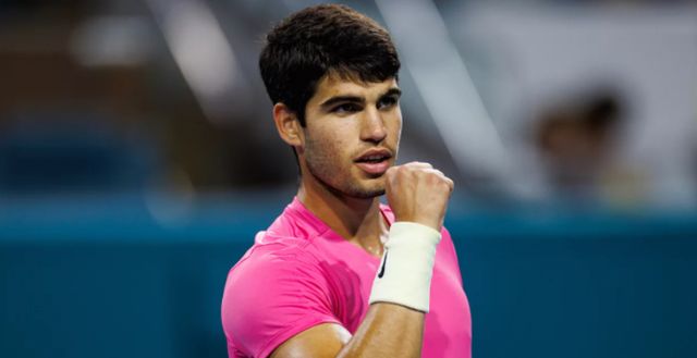 他在球场上 他在球场上